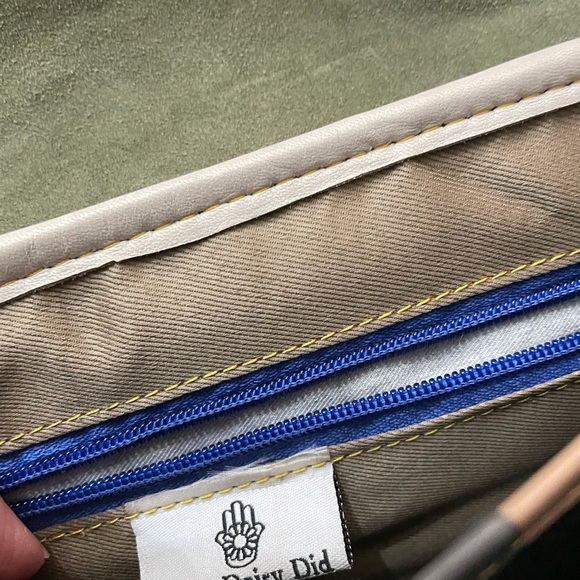 Leather color block shoulder bag with short handle and adjustable leather strap. - Picture 14 of 14